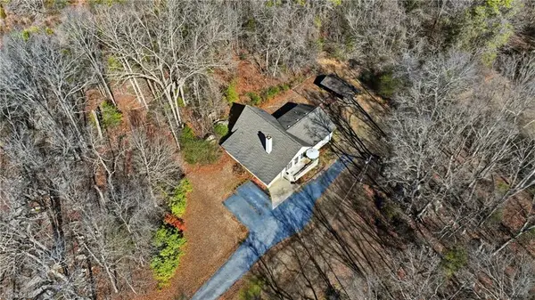 8015 E Us Highway 64, Thomasville, NC 27360