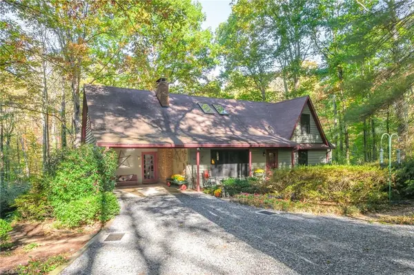 3314 Vienna Dozier Road, Pfafftown, NC 27040