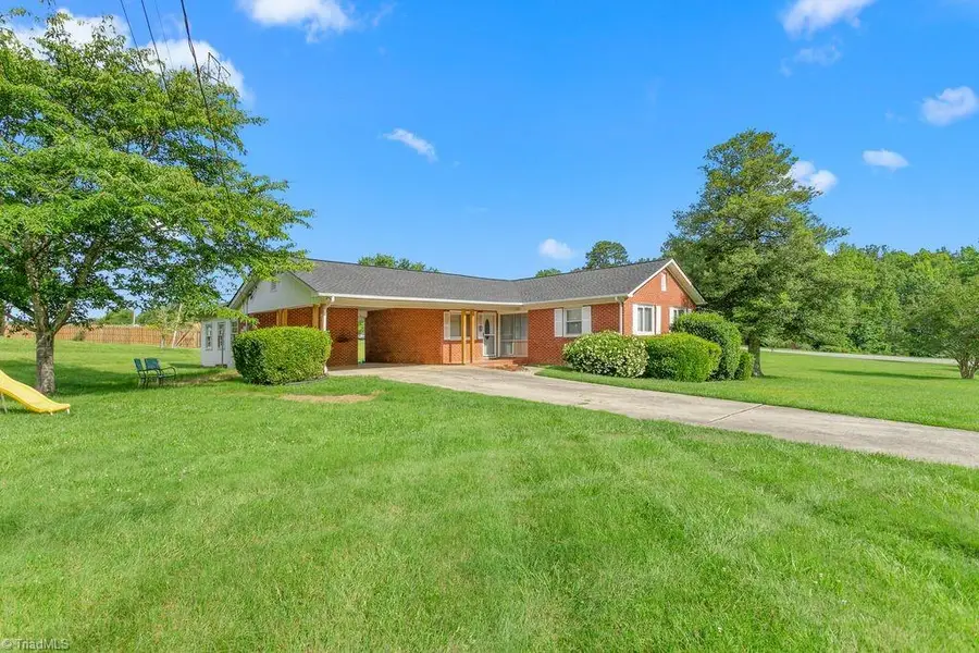 415 Crestview Drive, Thomasville, NC 27360 - #2