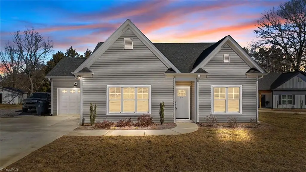 372 W Lee Avenue, Yadkinville, NC 27055 - #1