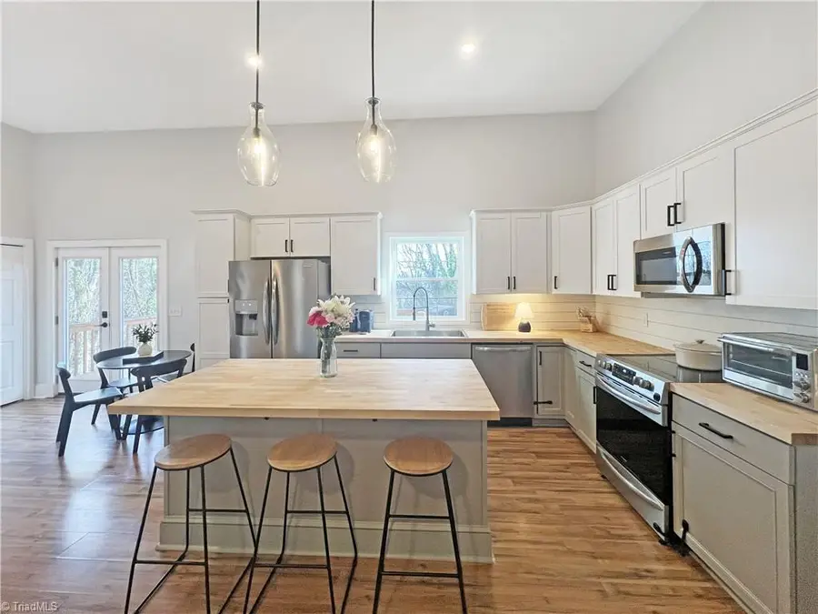 609 G Street, North Wilkesboro, NC 28659 - #3