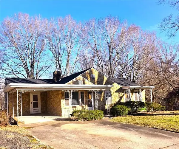 802 E Warren Avenue, Eden, NC 27288