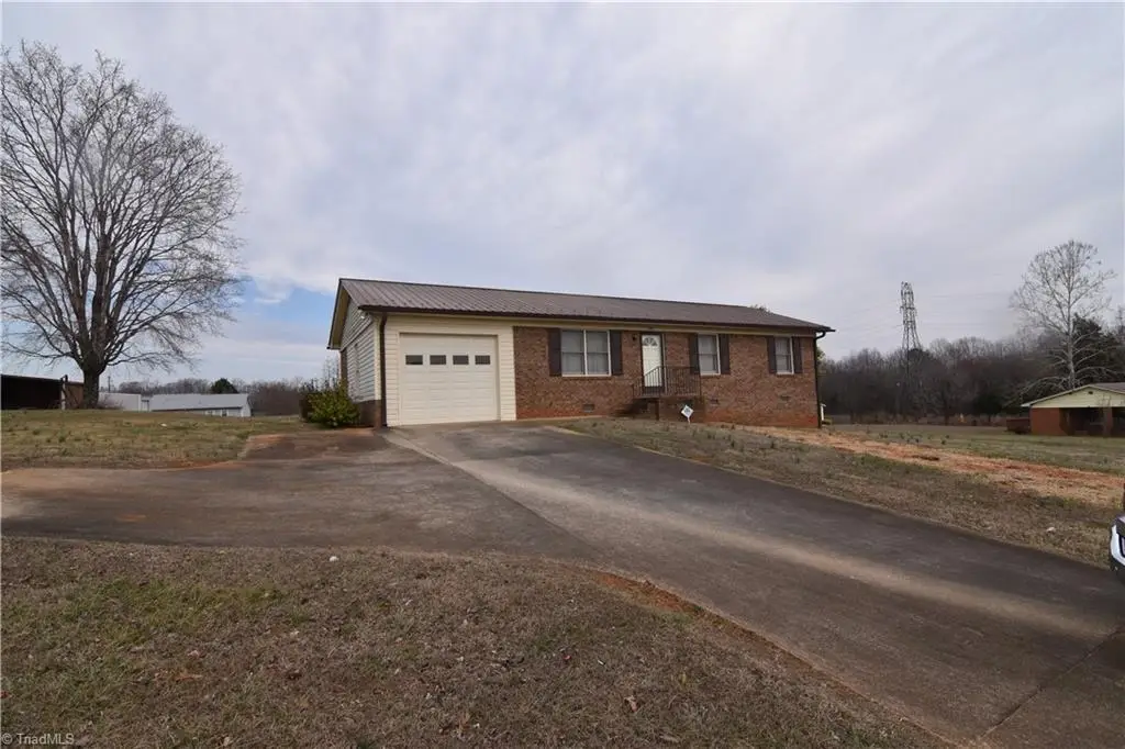 737 Lee Road, Thomasville, NC 27360 - #1