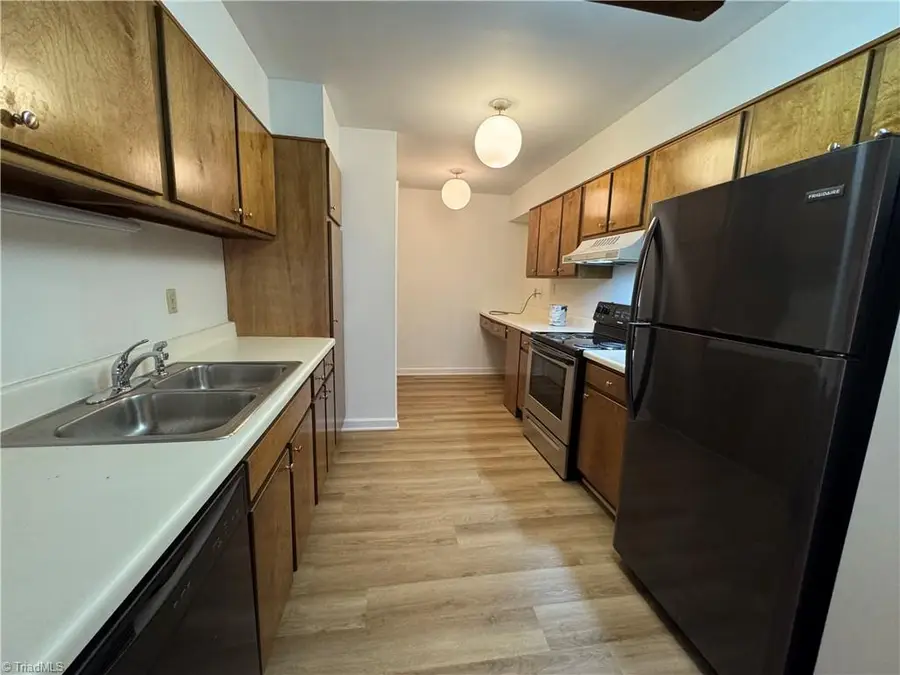 1524 Benjamin Parkway #D, Greensboro, NC 27408 - #3