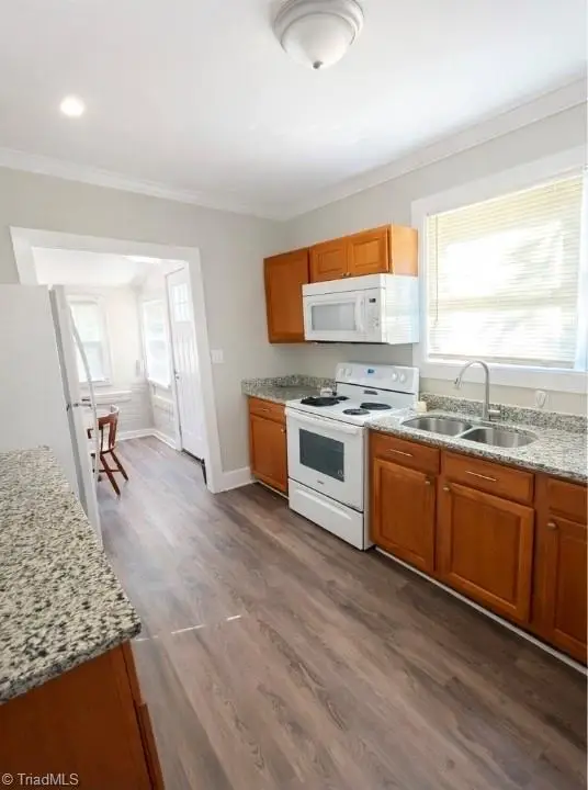 15 College Street, Thomasville, NC 27360 - #2