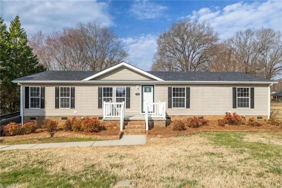 104 N 8th Avenue, Mayodan, NC 27027 - #3