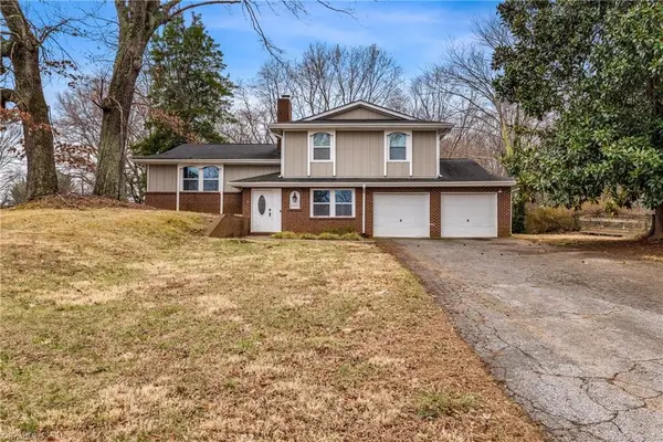 2820 Lansdowne Drive, Winston-Salem, NC 27103