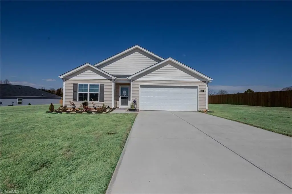 202 Alamos Avenue, Lexington, NC 27295 - #1