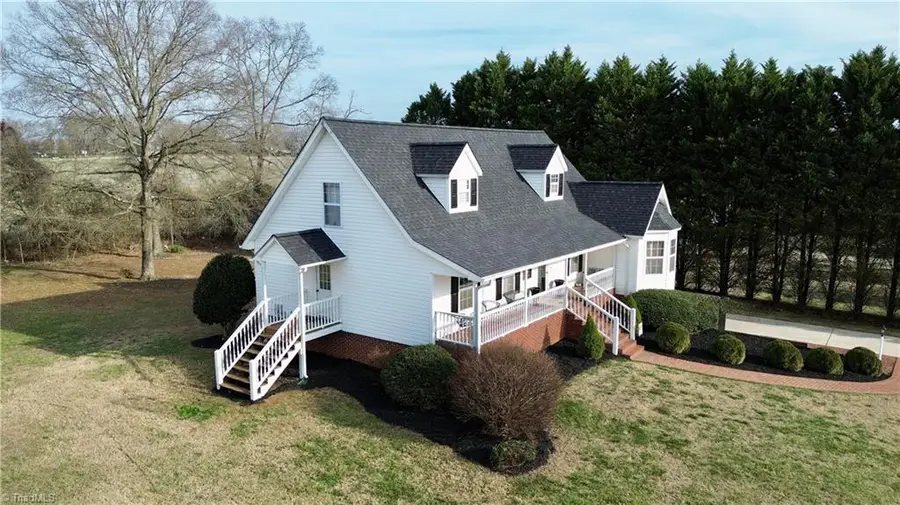 4003 Daisy Drive, Hamptonville, NC 27020 - #2