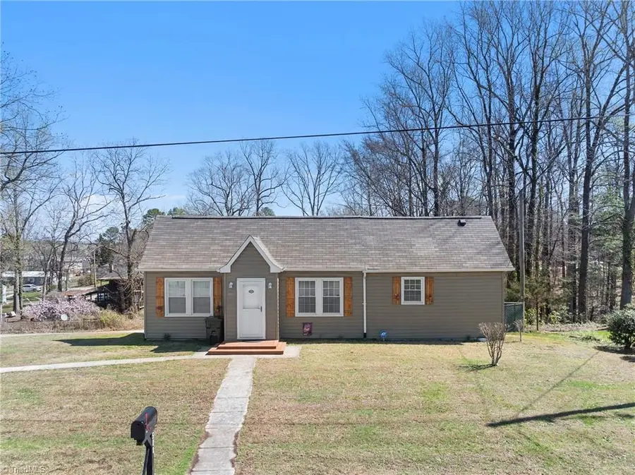 500 Pineywood Road, Thomasville, NC 27360 - #2