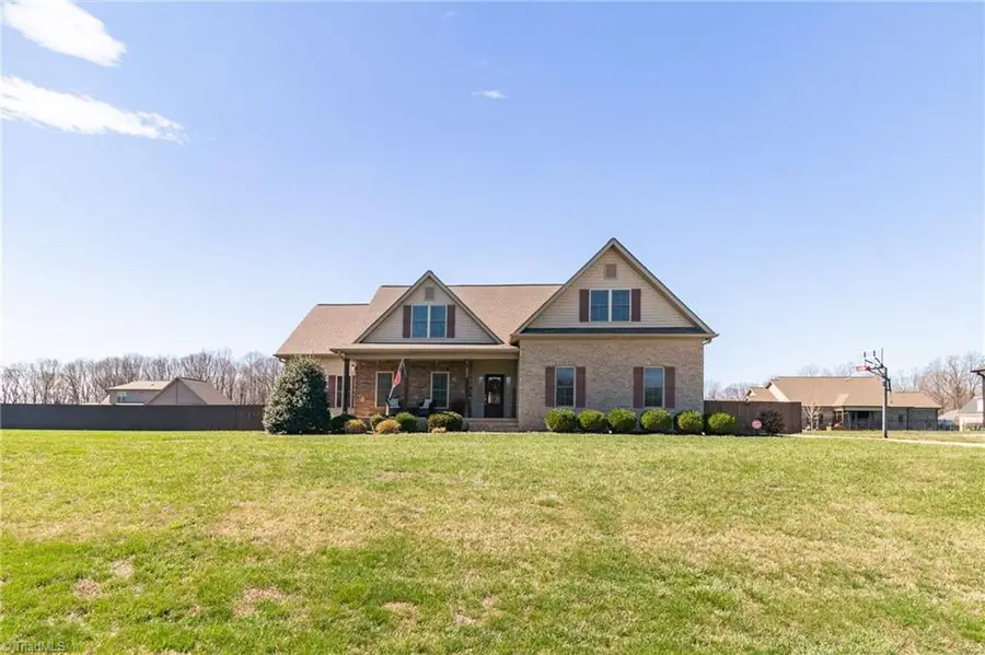 242 Deerwood Drive, Lexington, NC 27295 - #2