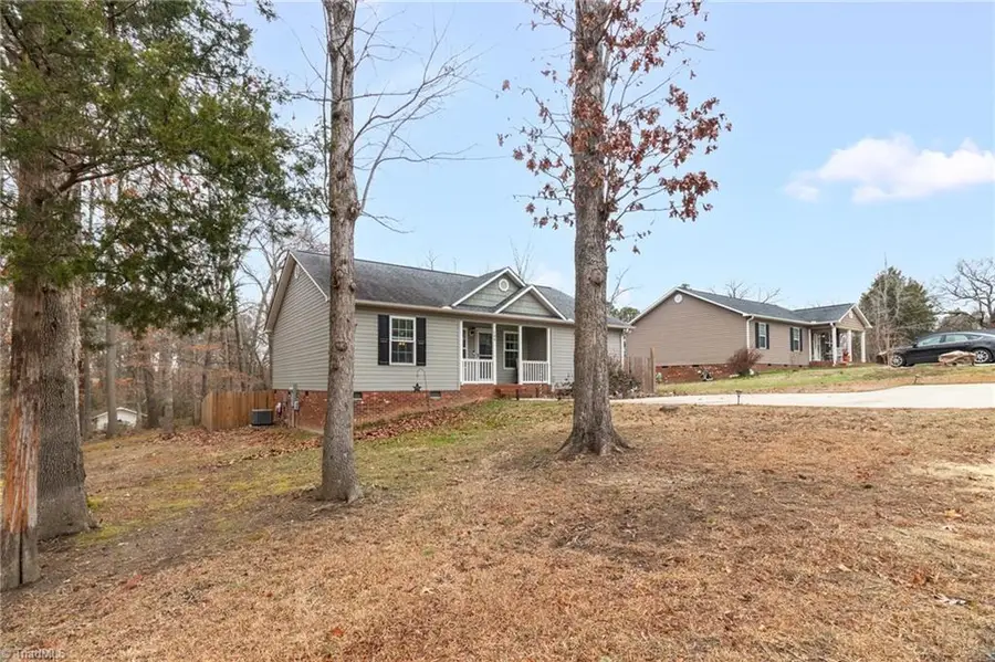 104 Black Avenue, Thomasville, NC 27360 - #3
