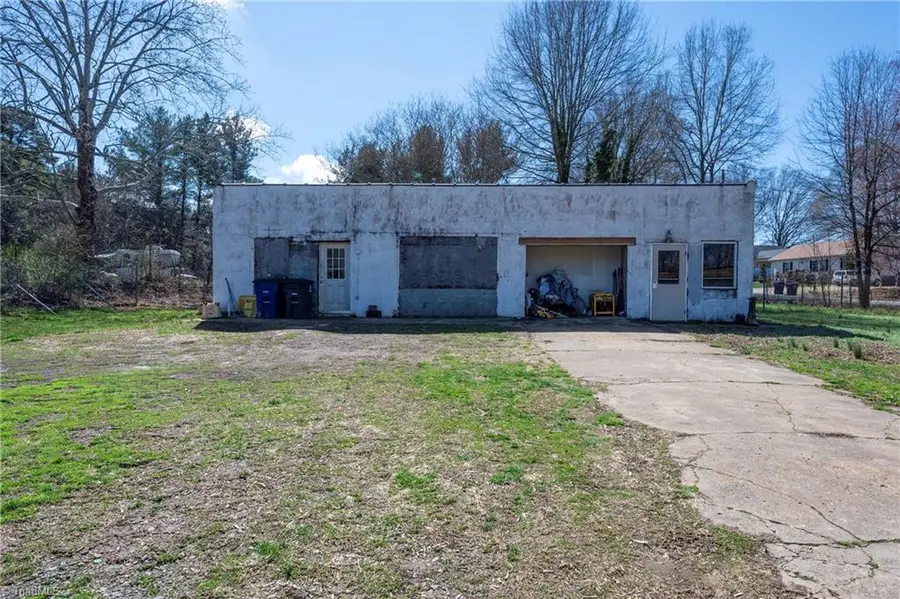 3828 High Point Road, Winston Salem, NC 27107 - #3