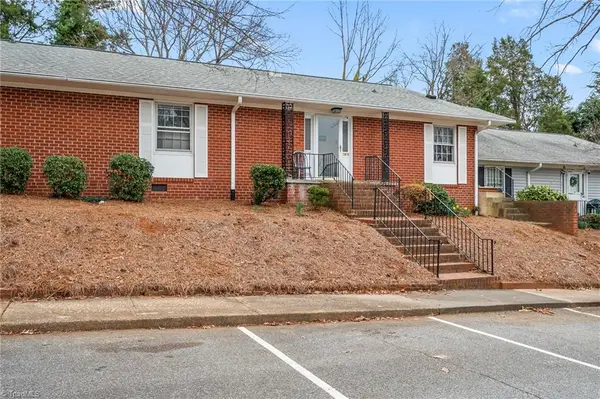 2708 Waldorf Circle, Winston-Salem, NC 27106