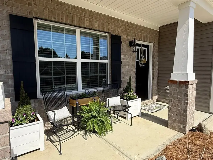 672 Mahogany Drive, Thomasville, NC 27360 - #2