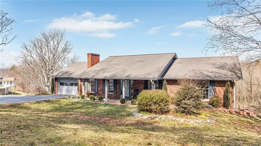 1542 Cedar Lane, Wilkesboro, NC 28651 - #3