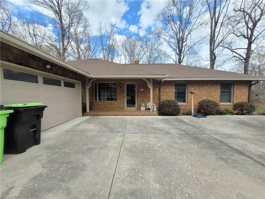 5 Windsor Circle, Thomasville, NC 27360 - #3