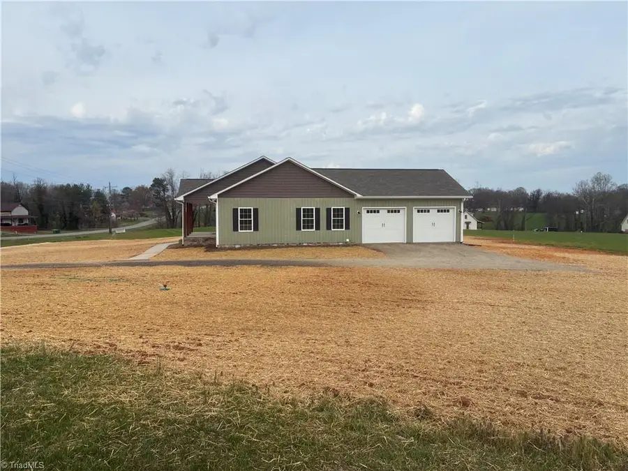 621 W Atkins Street, Dobson, NC 27017 - #2