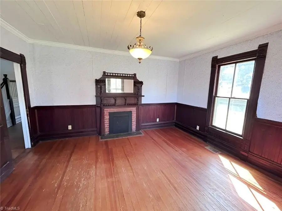 202 E Central Avenue, Catawba, NC 28609 - #3