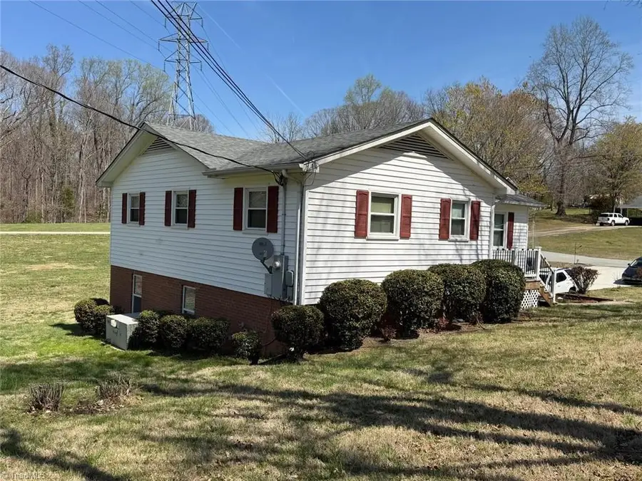 307 Brookview Circle, Jamestown, NC 27282 - #2