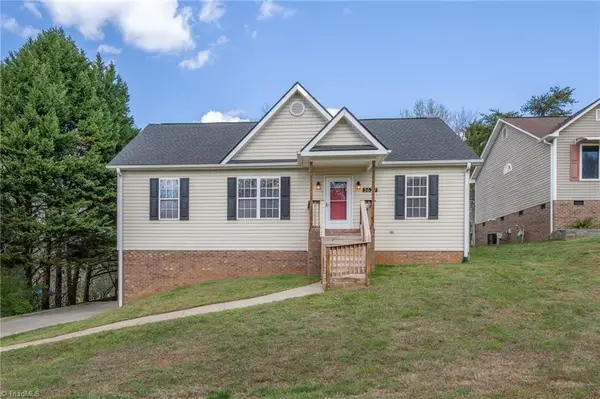 3627 Signet Drive, Winston-Salem, NC 27101