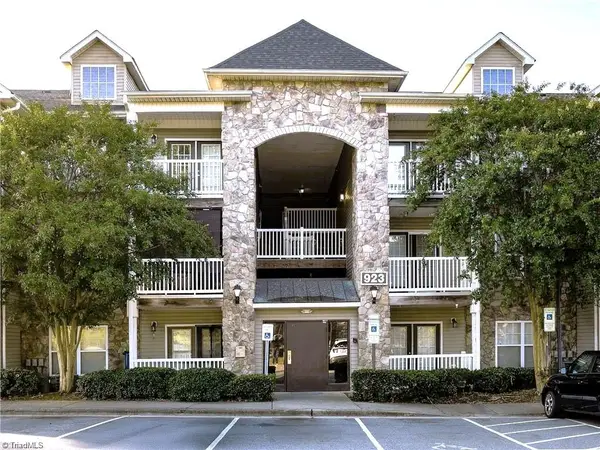 923 Windcastle Lane #105, Winston-Salem, NC 27105