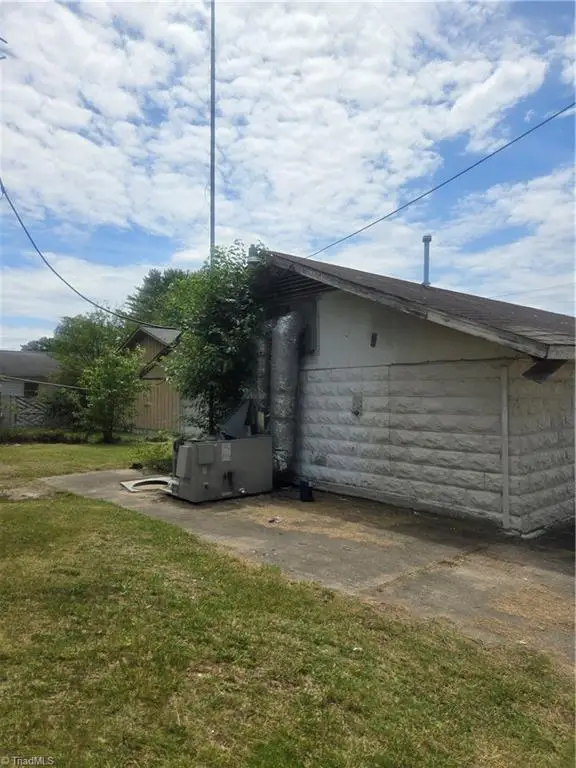 127 College Street, Thomasville, NC 27360 - #3