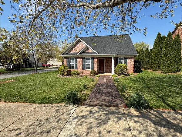 5804 Brakenwood Lane, Pfafftown, NC 27040