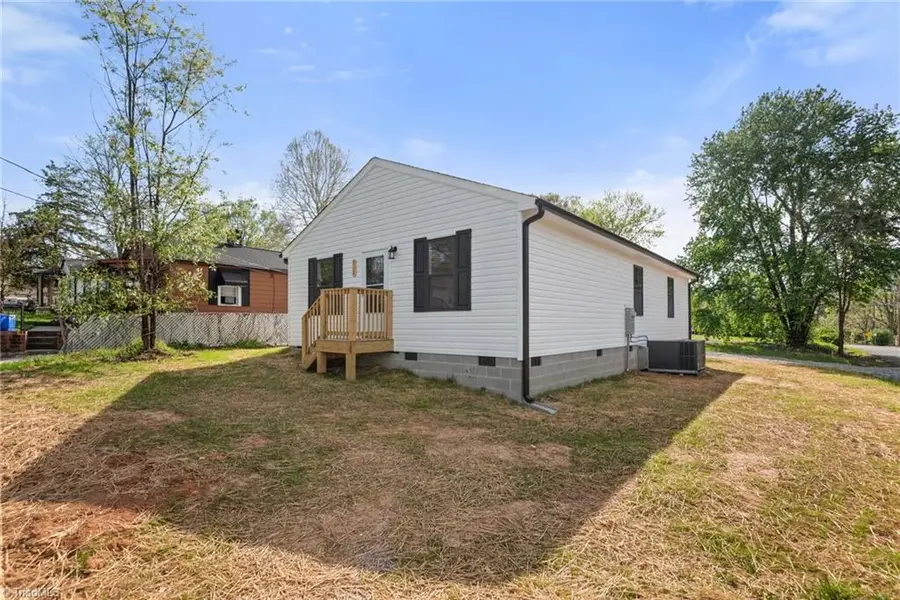 712 Richmond Avenue, Burlington, NC 27217 - #3