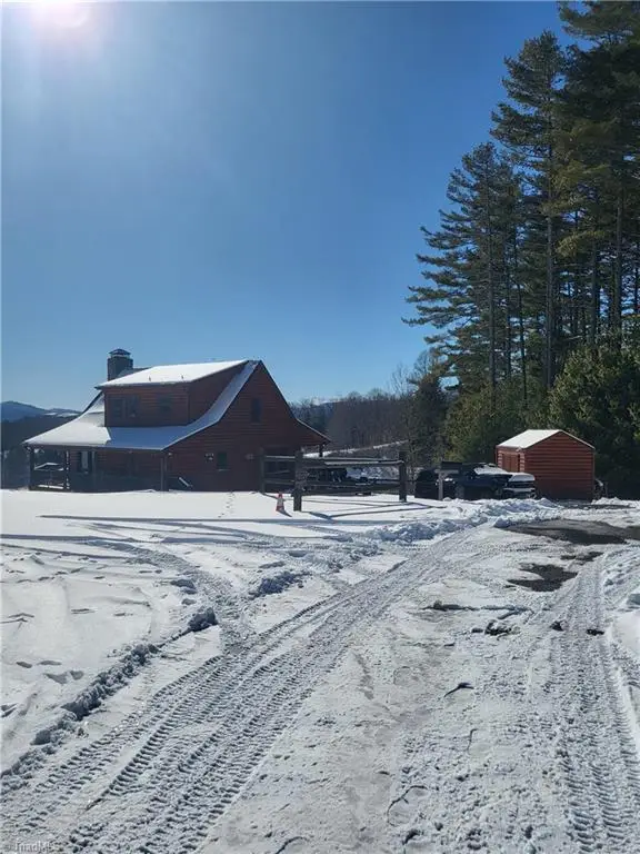 139 Thunder Road, Piney Creek, NC 28663