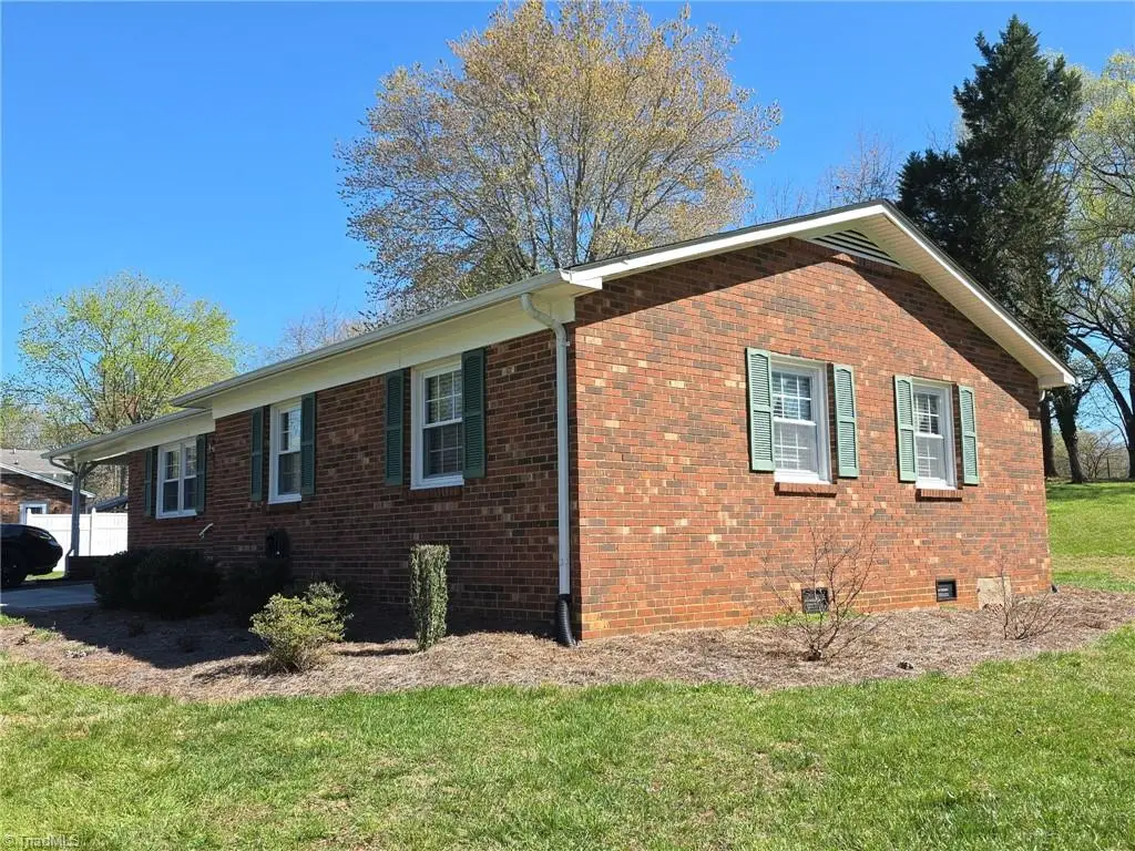 122 Northview Drive, Pilot Mountain, NC 27041 - #1