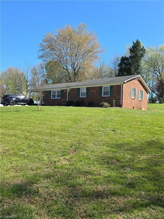 122 Northview Drive, Pilot Mountain, NC 27041 - #3