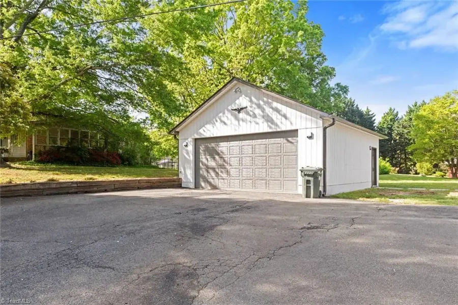 306 Lakeshore Drive, Thomasville, NC 27360 - #3