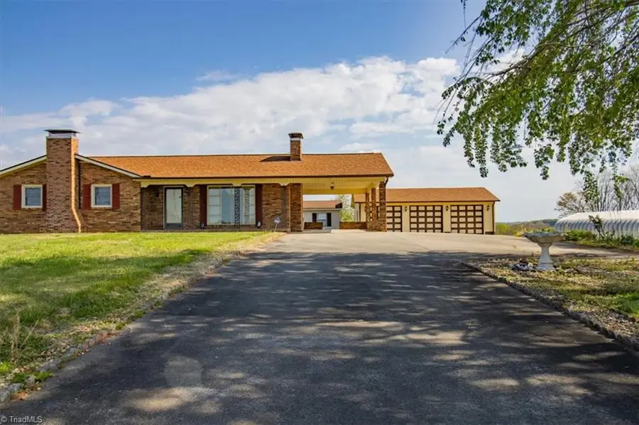 3556 White Plains Road, Roaring River, NC 28669 - #2