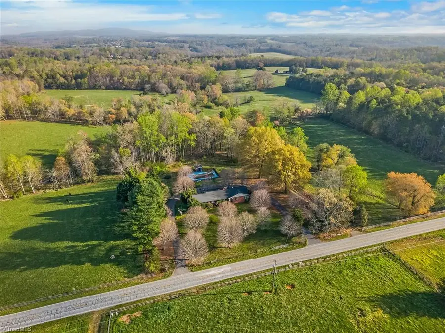 3842 W Old Us Highway 421, Hamptonville, NC 27020 - #2