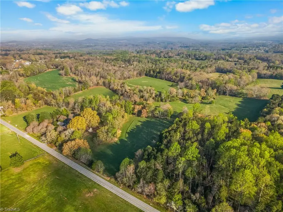 3842 W Old Us Highway 421, Hamptonville, NC 27020 - #3