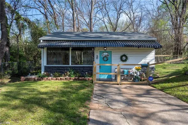 25 Brookline Street E, Winston-Salem, NC 27127