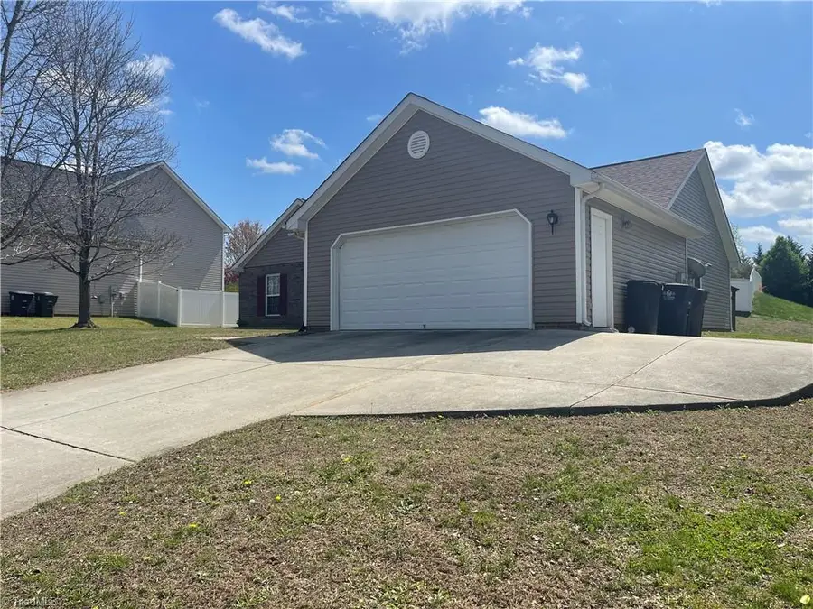 705 Eagle Point Drive, Kernersville, NC 27284 - #2