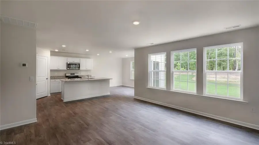 122 Beechwood Circle, Thomasville, NC 27360 - #2