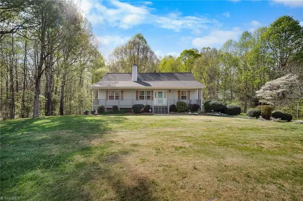 7598 Hampton Road, Clemmons, NC 27012