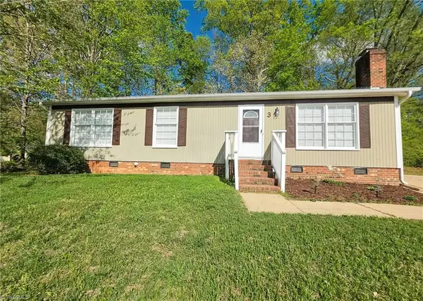 3 Woodlake Court, Greensboro, NC 27406