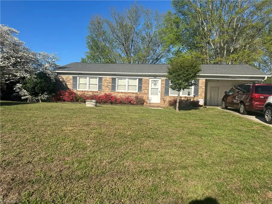 784 White Pines Country Club Road, Mount Airy, NC 27030 - #2