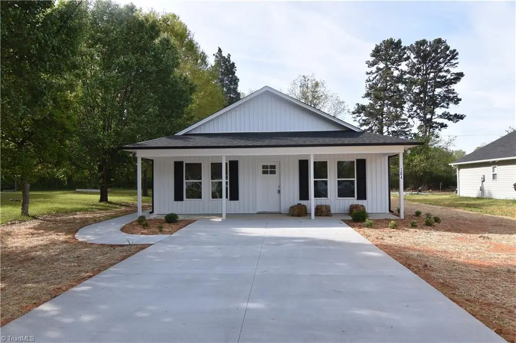 304 E 8th Street 8th Street, Lexington, NC 27295 - #1