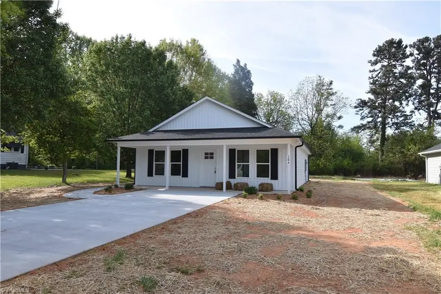 304 E 8th Street 8th Street, Lexington, NC 27295 - #2
