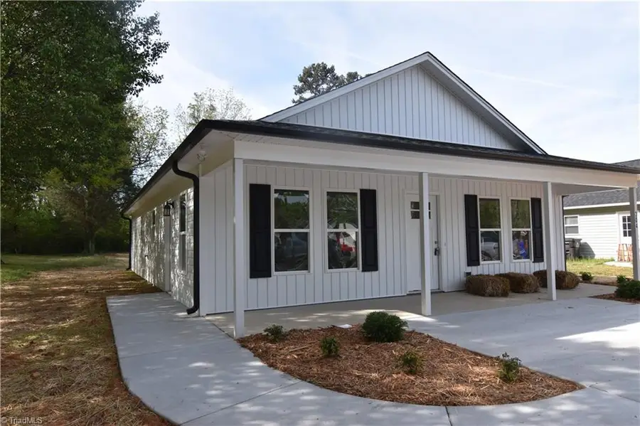 304 E 8th Street 8th Street, Lexington, NC 27295 - #3