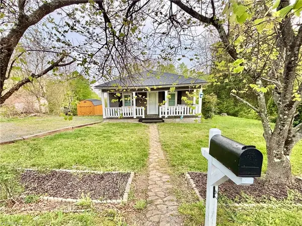 1072 Grassy Knob Road, Pilot Mountain, NC 27041