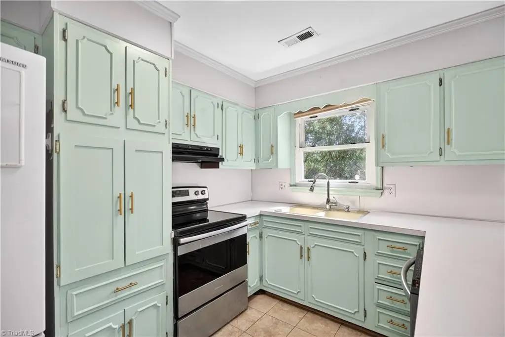 1407 Lambs Lane, Kernersville, NC 27284 - #1