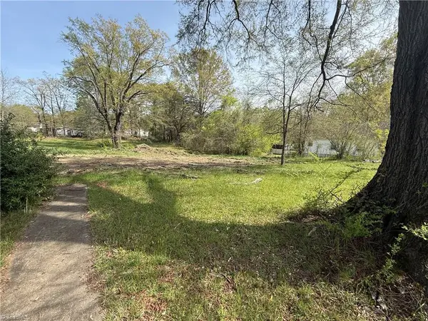 616 Friendly Road, Eden, NC 27288