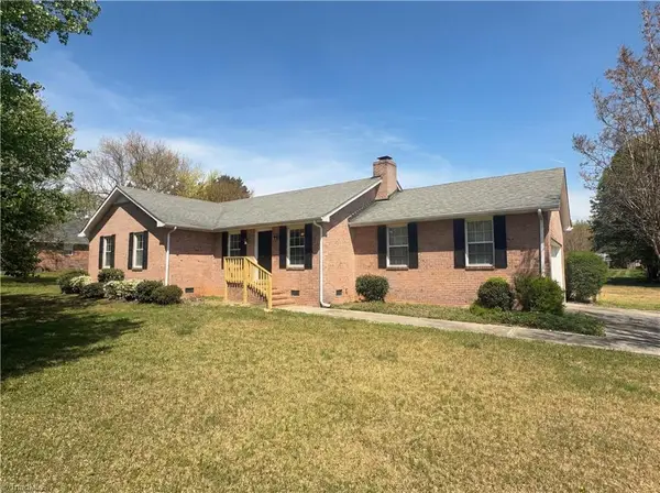 8301 Knight Village Circle, Stokesdale, NC 27357