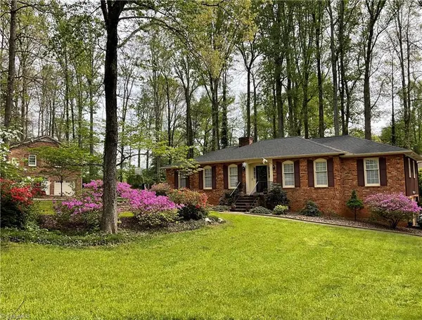 108 Spillsbury Court, Clemmons, NC 27012